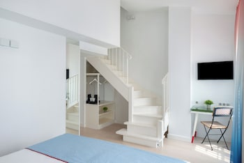 Duplex Apartment - Complimentary soft minibar, courtesy tray, digital press, fitness, sauna