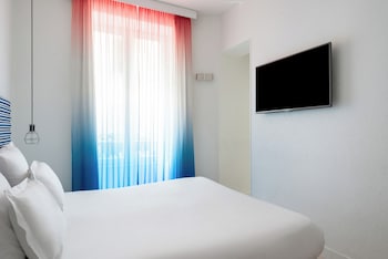 Double Room - Complimentary soft minibar, courtesy tray, digital press, fitness, sauna