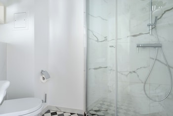 Privilege Room - Complimentary soft minibar, courtesy tray, digital press, fitness, sauna