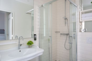 Double Room - Complimentary soft minibar, courtesy tray, digital press, fitness, sauna