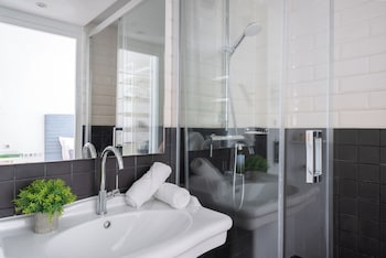 Twin Room - Complimentary soft minibar, courtesy tray, digital press, fitness, sauna