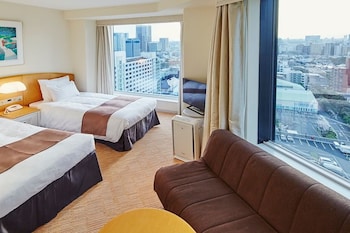 Main Tower Corner Twin Room with Sofa, Non-Smoking (19th-27th floors)