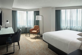 Room, 1 King Bed, Balcony (Mobility Accessible, Tub)