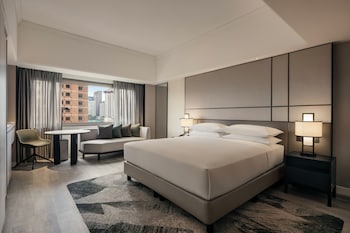 Family Deluxe Connecting Room with Lounge Access