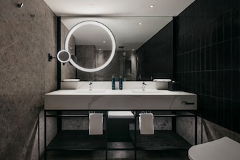 King Deluxe High Floor City View Room