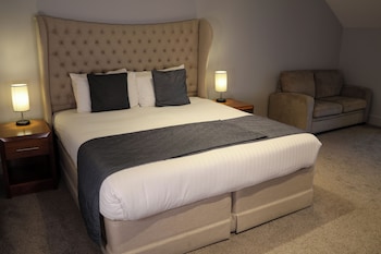 Deluxe room with 1 double or twin bed and 1 sofa bed