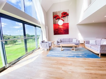 Penthouse with 3 double or twin bedrooms