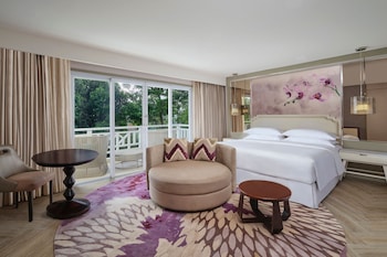 Club Room, 1 King Bed, Balcony, Tower (Tower)