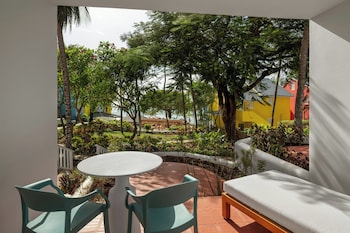 Room, 1 King Bed, Partial Ocean View