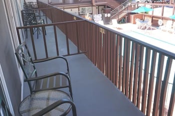 Signature Room, 1 King Bed, Balcony