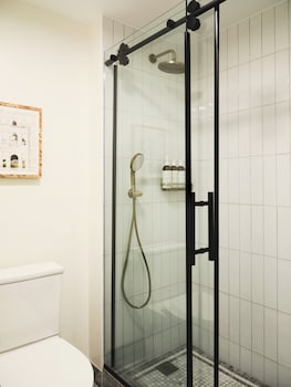 Standard Room, 1 King Bed (Bellevue)