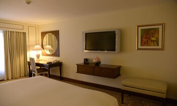 Deluxe Room, 1 King Bed, Smoking
