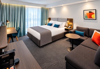 Premium Room, 1 Queen Bed with Sofa bed