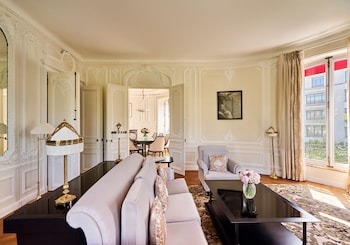 Signature Suite (Champs Elysées)