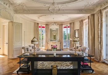 Signature Suite (George V)