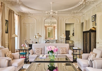 Signature Suite (George V)