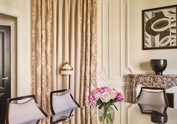 Signature Suite (Arc de Triomphe)