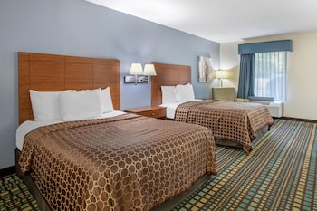 Standard Room, 2 Double Beds, Accessible, Bathtub