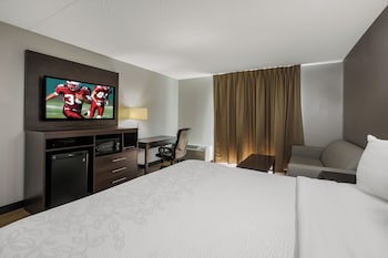 Premium Room, 1 King Bed, Poolside (Upgraded Bedding & Snack, Smoke Free)