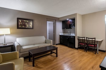 Standard Suite, 2 Queen Beds (Smoke Free)