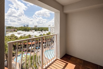 Standard Room, 1 King Bed, Balcony, Pool View