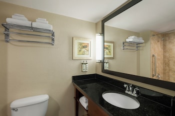 Standard Room, 2 Queen Beds, Roll-in Shower (Communications, Roll-In Shower)