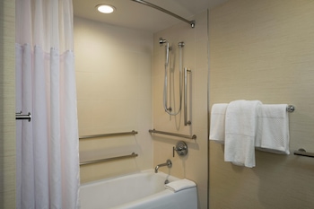 Room, 2 Queen Beds, Accessible, Ocean View (Palace, Bathtub, Newly Renovated)