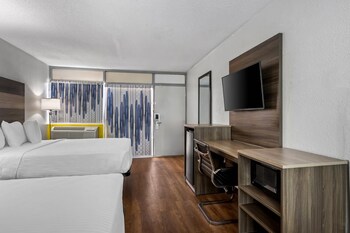 Standard Room, 2 Queen Beds, Non Smoking