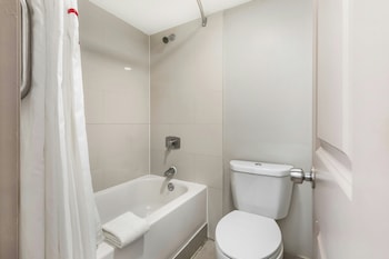 Deluxe Room, 1 King Bed, Smoking