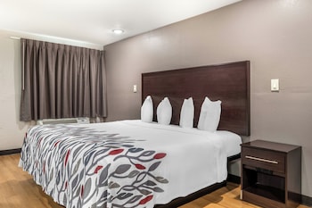 Deluxe Room, 1 King Bed, Non Smoking, Kitchenette