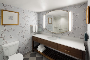 Room, 2 Queen Beds, City View