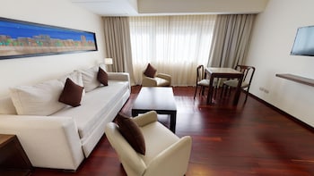 Suite, 1 King Bed with Sofa bed, Kitchen, City View