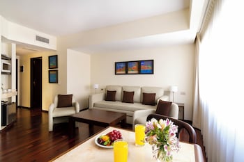 Classic Room, 1 King Bed, Kitchen