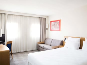 Standard Room (1 Zipped Double Bed)