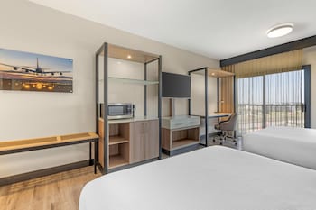 Standard Room, 2 Queen Beds, Accessible, Bathtub