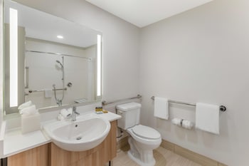 Standard Room, 2 Queen Beds, Accessible, Non Smoking