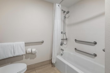 Standard Room, 1 King Bed, Accessible, Bathtub