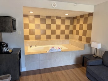 Suite, 1 King Bed, Non Smoking, Jetted Tub (with Sofabed)