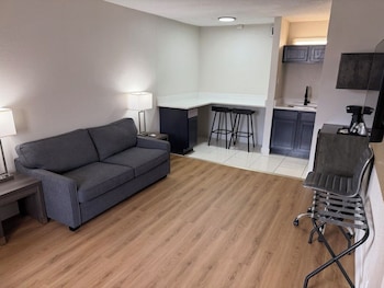 Suite, 1 Queen Bed, Non Smoking (with Sofabed)