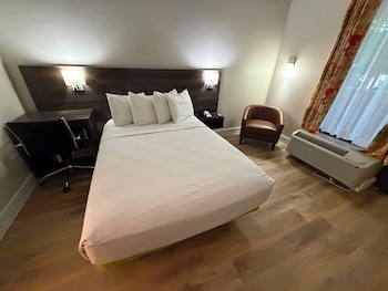 Standard Room, 1 Queen Bed, Non Smoking