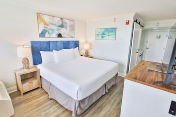 Room, 1 Queen Bed, Roll-in Shower