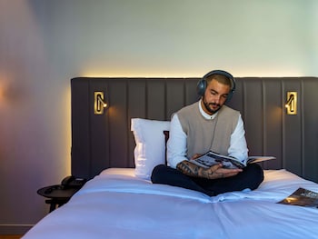 Superior Single Room, 1 Queen Bed