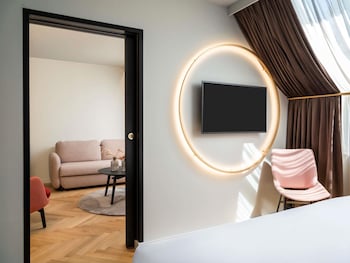 Suite, 1 King Bed