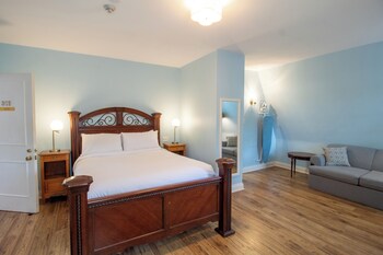 Junior Suite - 1 Queen & 1 Sofa-Bed
