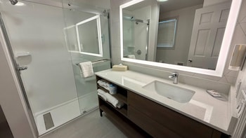 2 Queen Beds, Pet Friendly, Exterior Building