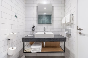 Standard Room, 1 King Bed (Walk-In Shower)