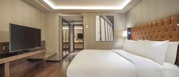 Suite, 1 Double Bed, City View