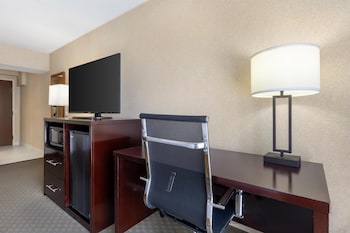 Standard Room, 2 Double Beds, Accessible, Bathtub