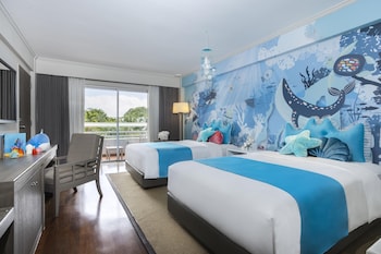 Garden View Family Room