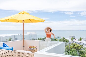 Sea View Corner Suite